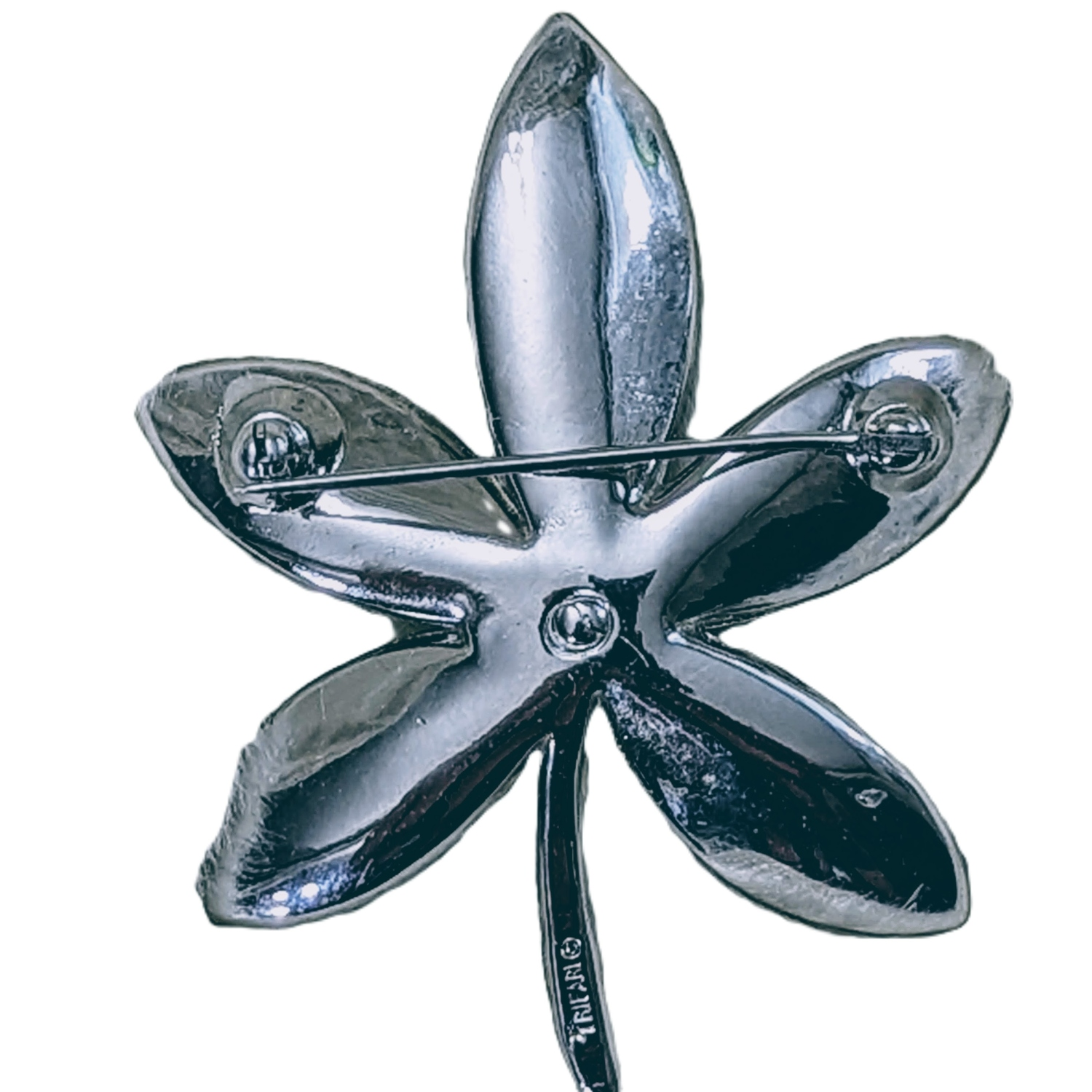 Trifari Silvertone daisy flower brooch