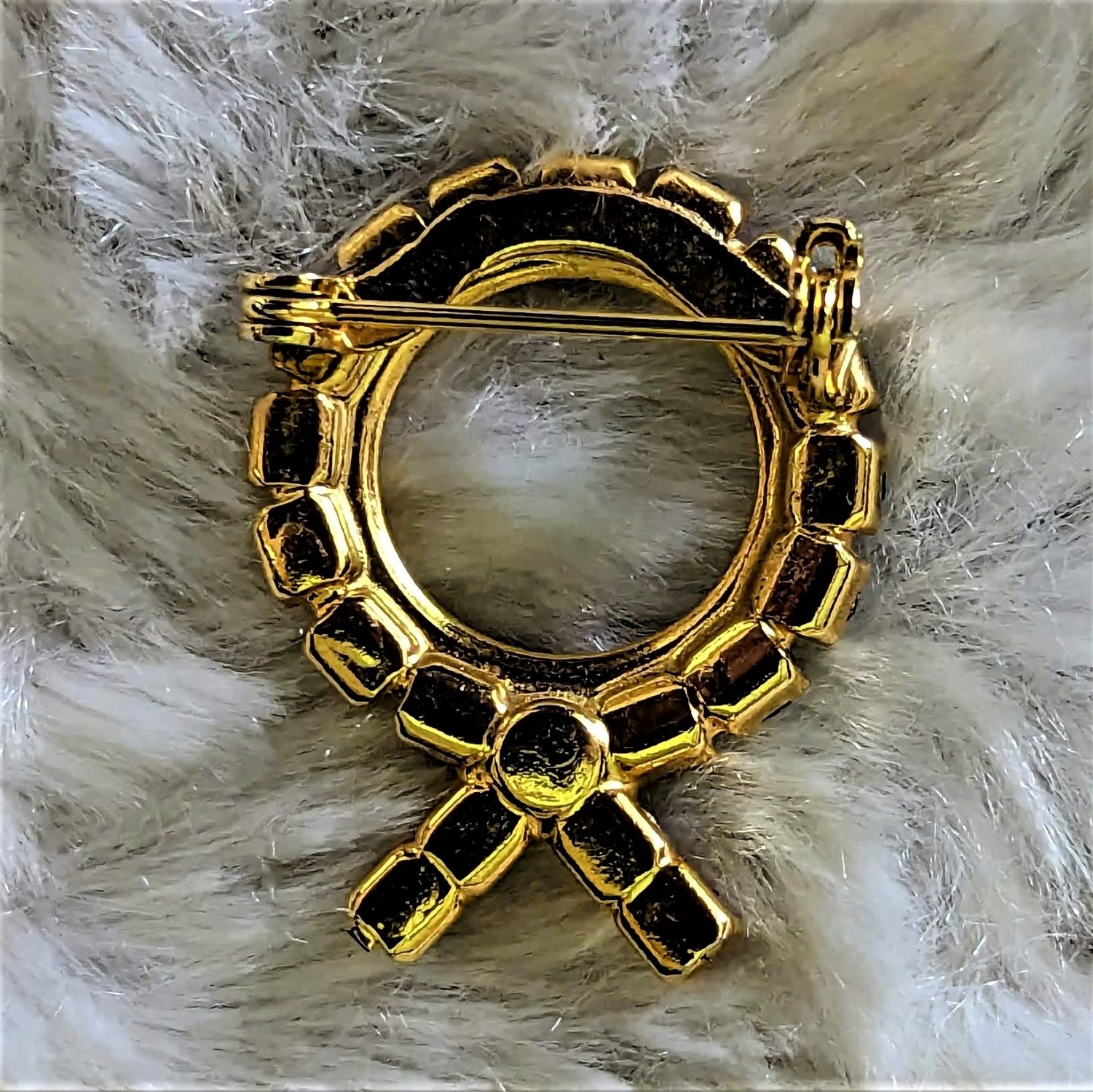 Christmas wreath pin