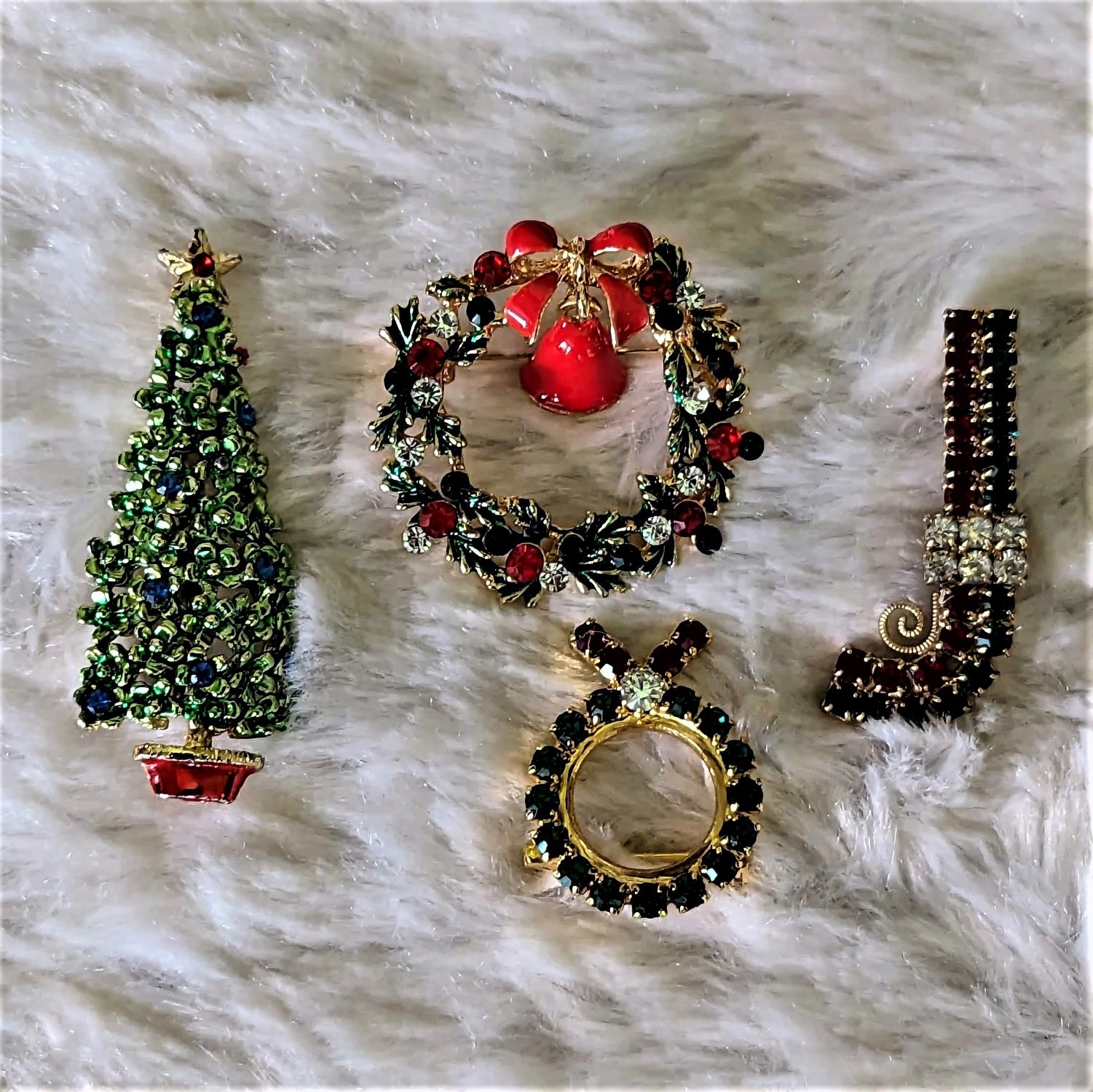 Christmas pin set